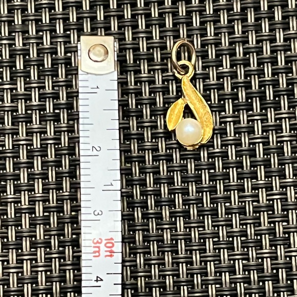 Yellow Gold Pendent with White Pearl - Picture 4 of 4